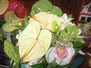 hawaiian boquet yellow leis